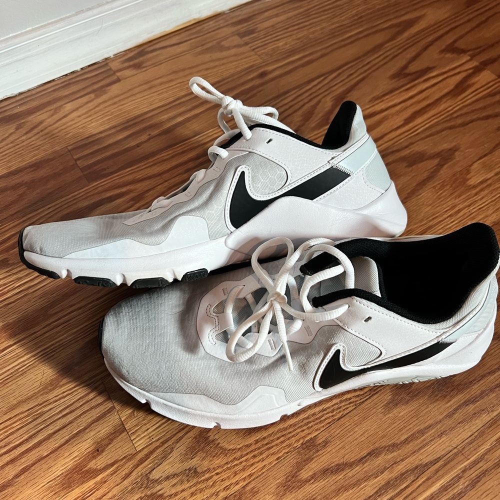 White Nike Men’s Sneakers, Size 10.5 - Picture 2 of 6